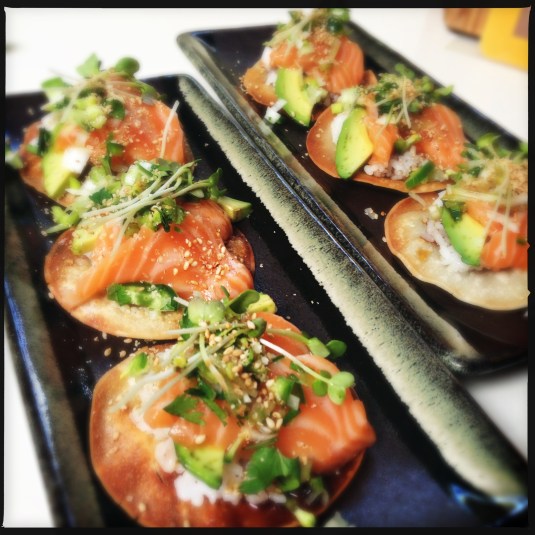 Salmon sashimi crisps