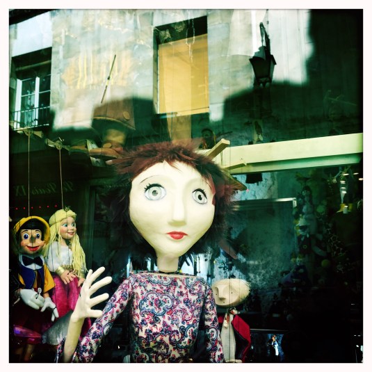 Puppets in a window, the Il St. Louis, Paris